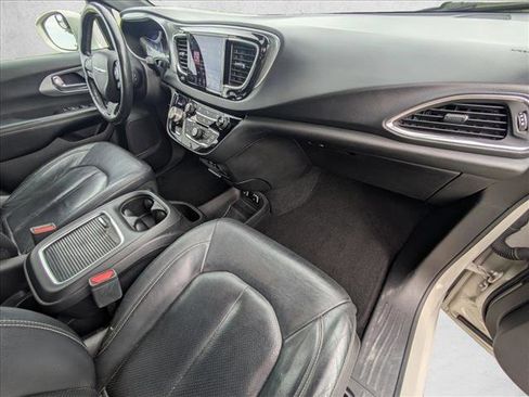 Used 2019 Chrysler Pacifica Touring-L Plus w/ Advanced Safetytec Group image 23