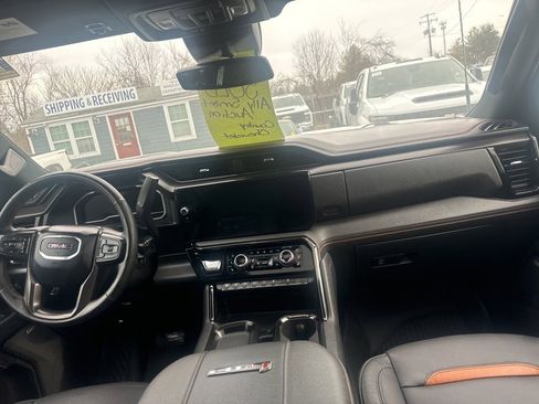 Used 2024 GMC Sierra 2500 AT4 w/ AT4 Preferred Package image 11