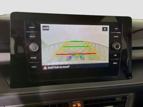 New 2025 Volkswagen Taos SE image 16