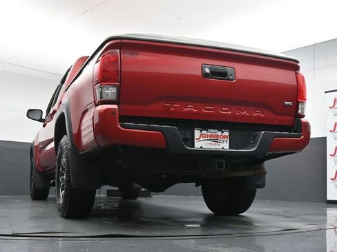 Used 2016 Toyota Tacoma TRD Off-Road w/ Premium & Technology Package image 32