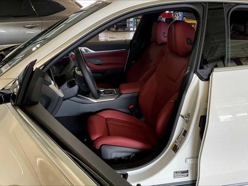 Used 2025 BMW i4 eDrive40 w/ Driving Assistance Package image 9
