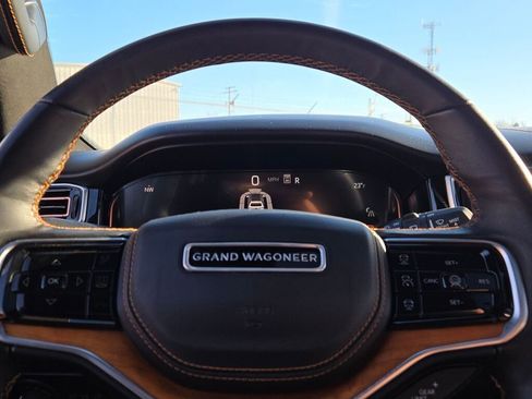 Used 2023 Jeep Grand Wagoneer Series III image 30
