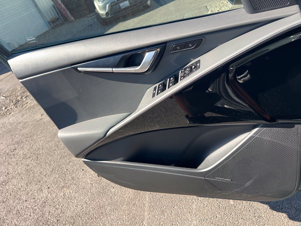Certified 2023 Kia Niro SX Touring FWD image 16