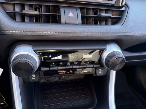 Used 2021 Toyota RAV4 LE image 25