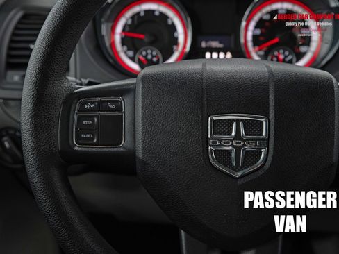 Used 2018 Dodge Grand Caravan SE w/ UConnect Hands-Free Group FWD image 24