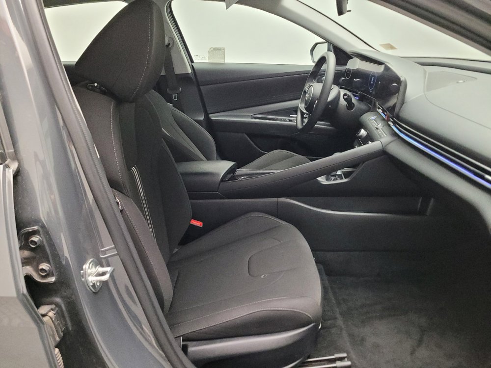 Used 2024 Hyundai Elantra Blue FWD image 21