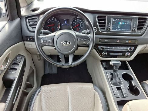Used 2019 Kia Sedona EX image 12