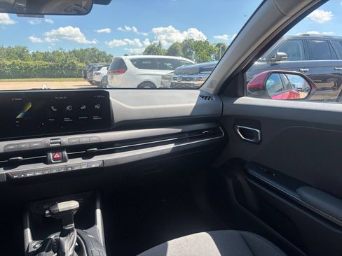 Used 2025 Kia K4 FWD image 33