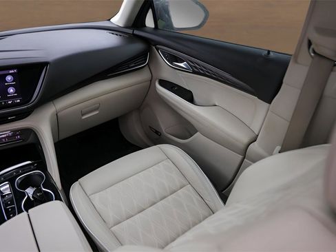 Used 2021 Buick Envision Avenir image 28