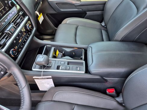 Certified 2025 Nissan Pathfinder SL FWD image 24