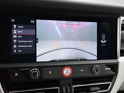 Certified 2024 Porsche Macan AWD/4WD image 15
