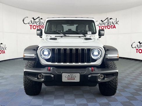 Used 2025 Jeep Wrangler Unlimited Rubicon image 3