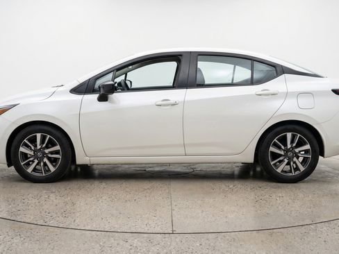 Used 2025 Nissan Versa SV FWD image 5