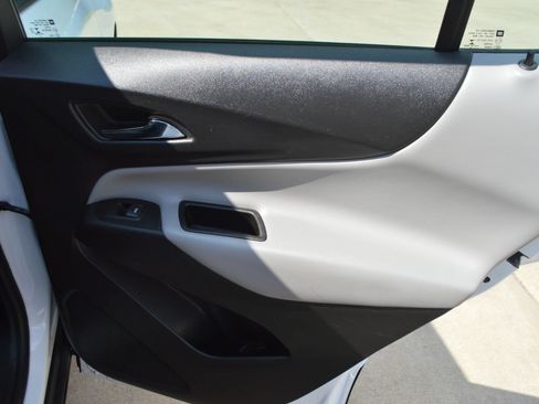 Used 2018 Chevrolet Equinox LS FWD image 25