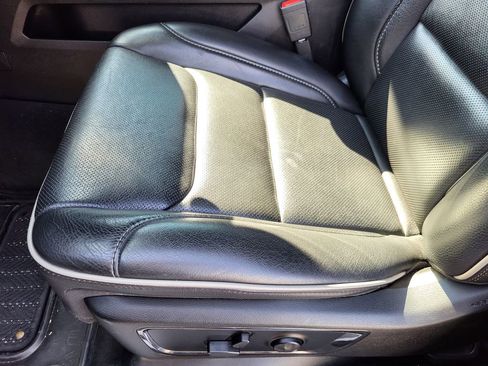 Used 2022 RAM 1500 Limited w/ Body-Colour Bumper Group image 15