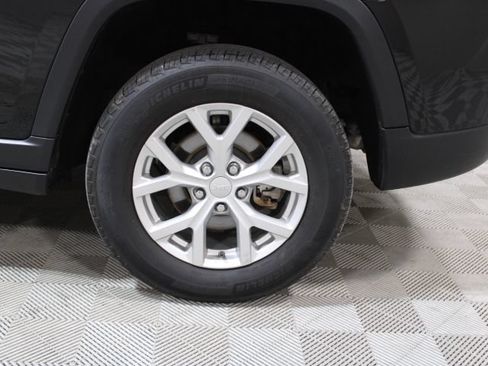 Used 2023 Jeep Grand Cherokee Limited AWD/4WD image 41