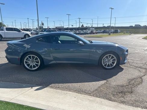 Used 2025 Ford Mustang GT Premium RWD image 4