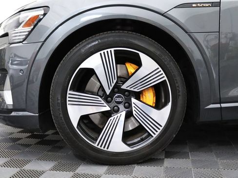 Used 2019 Audi e-tron Prestige w/ Prestige Package AWD/4WD image 6