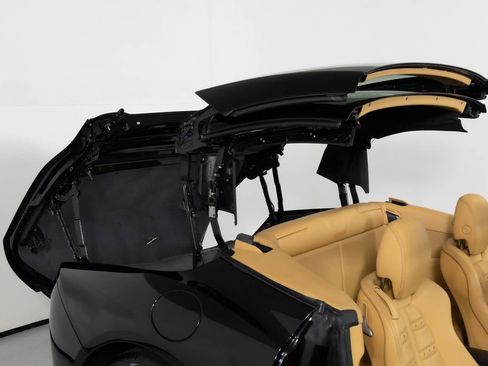 Used 2011 Ferrari California image 19