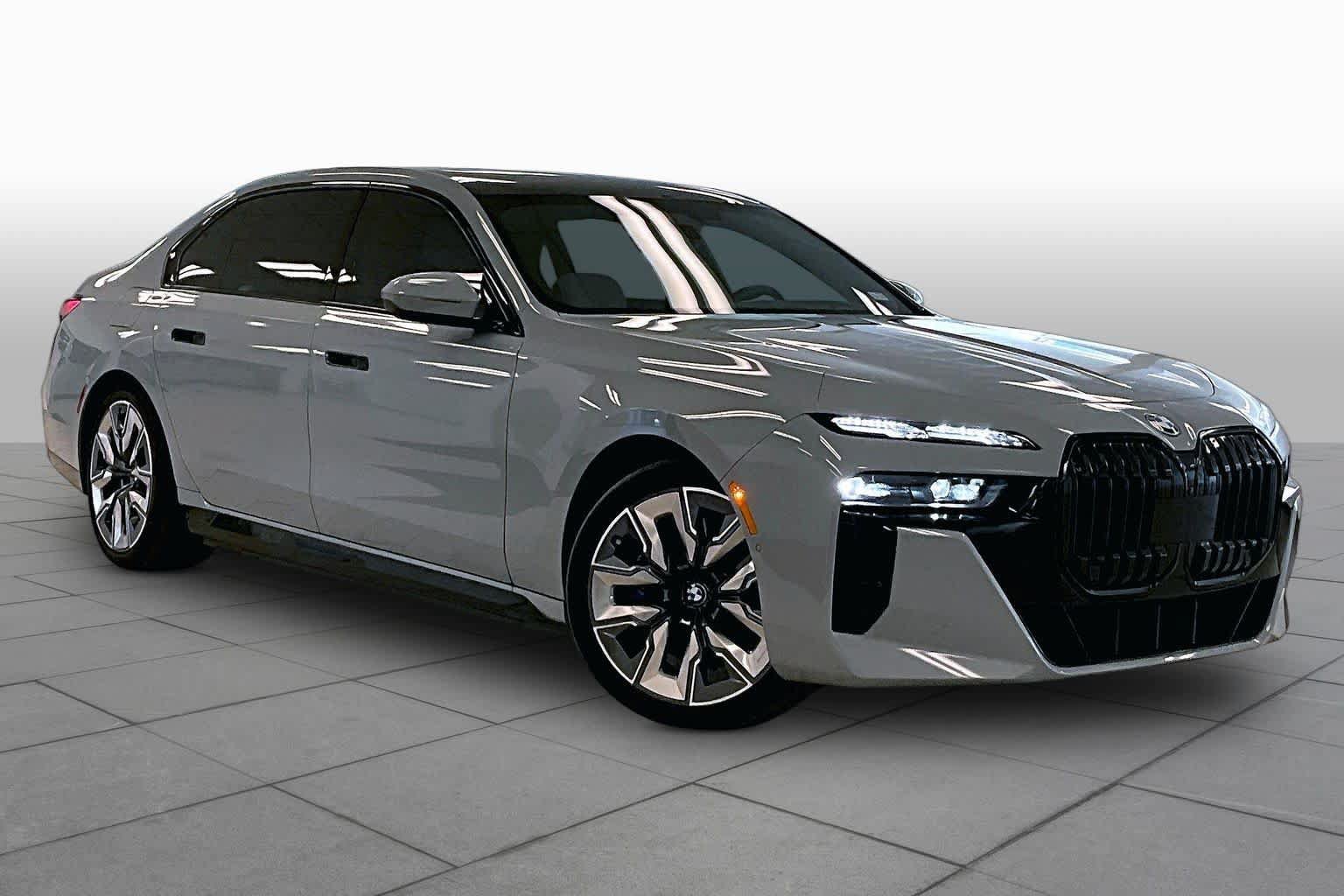 Used 2024 BMW i7 xDrive60 w/ Executive Package AWD/4WD image 2
