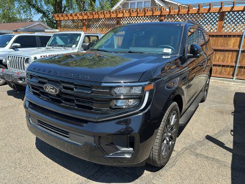 Used 2026 Ford Expedition Platinum w/ Stealth Appearance Package AWD/4WD image 7