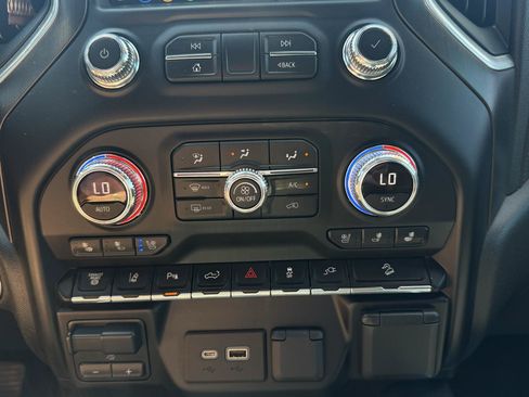 Used 2020 GMC Sierra 2500 AT4 w/ AT4 Premium Package AWD/4WD image 19