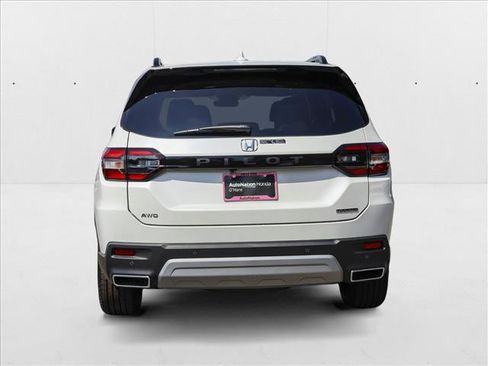 New 2025 Honda Pilot Touring image 6