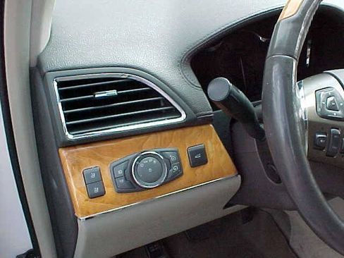Used 2013 Lincoln MKX AWD image 21