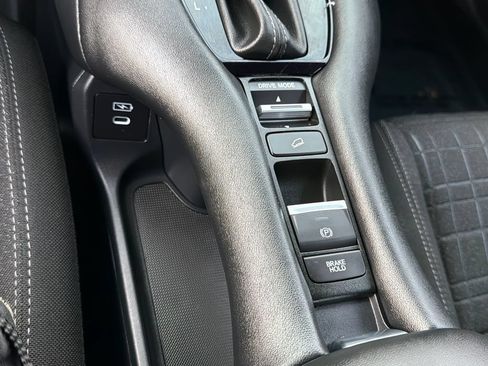 Used 2024 Honda HR-V LX image 29