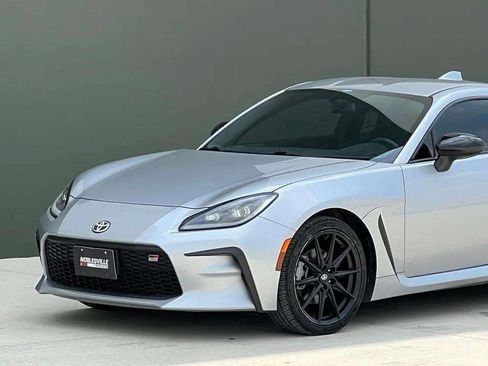 Used 2023 Toyota GR86 Premium RWD image 30