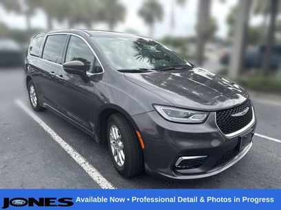 Used 2023 Chrysler Pacifica Touring-L
