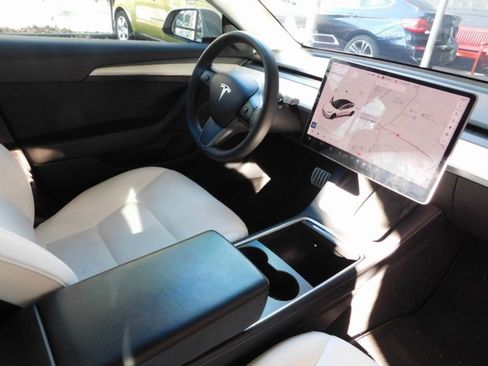 Used 2021 Tesla Model 3 Performance image 13