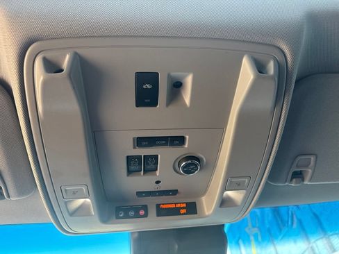 Used 2019 Cadillac Escalade Luxury AWD/4WD image 20