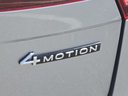 Used 2022 Volkswagen Tiguan SE image 4