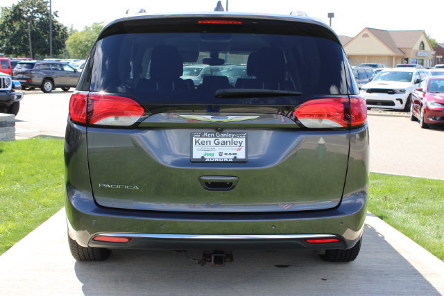 Used 2018 Chrysler Pacifica Touring-L w/ Tire & Wheel Group FWD image 31