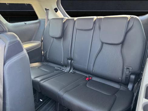 Used 2025 Kia Carnival SX image 17