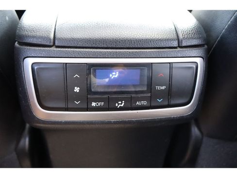 Used 2019 Toyota Highlander XLE AWD/4WD image 24