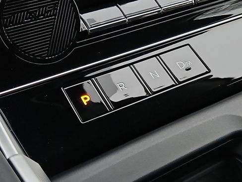 Certified 2025 Nissan Armada SV image 13