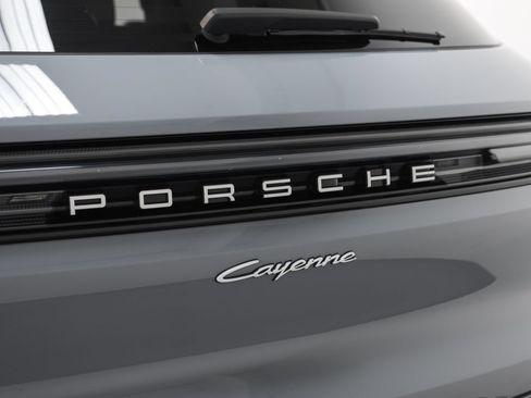 Certified 2024 Porsche Cayenne AWD/4WD image 20