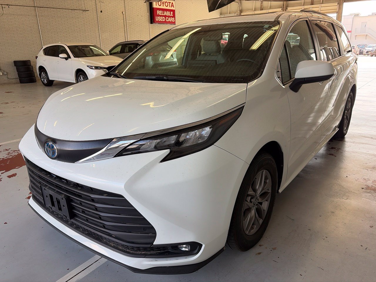 Used 2025 Toyota Sienna XLE FWD image 6