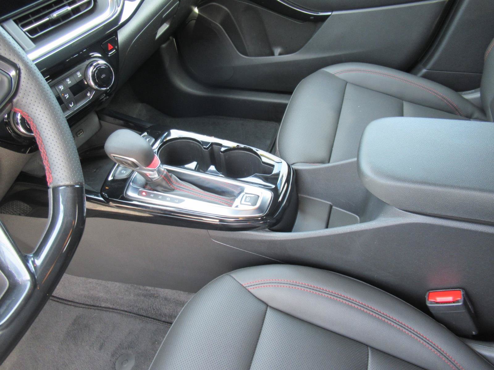 Used 2024 Chevrolet Trax RS w/ Sunroof Package FWD image 18