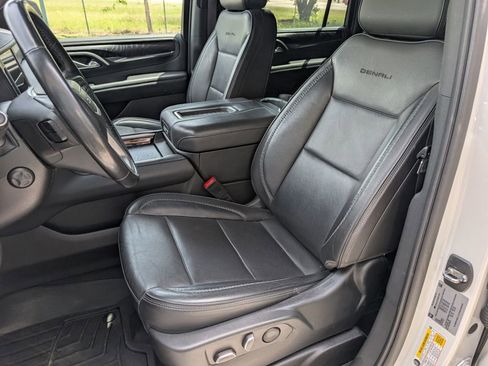Used 2022 GMC Yukon XL Denali AWD/4WD image 5