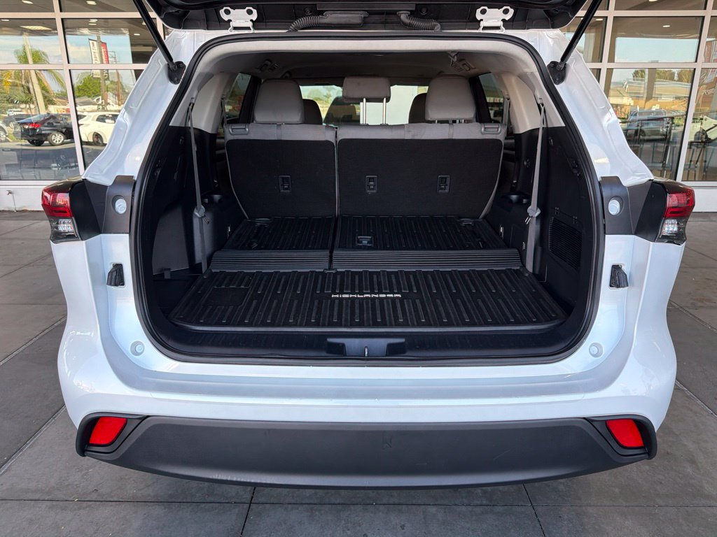 Used 2023 Toyota Highlander L FWD image 15