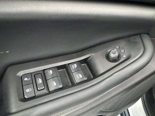 Used 2023 Jeep Grand Cherokee Altitude AWD/4WD image 21