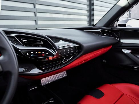 Used 2024 Ferrari SF90 Spider image 64