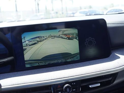 Used 2025 Nissan Kicks SV FWD image 13