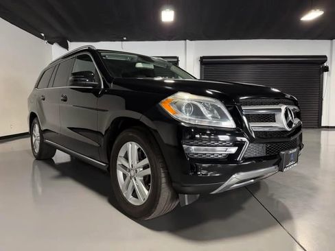 Used 2016 Mercedes-Benz GL 450 4MATIC w/ Premium I Package image 3