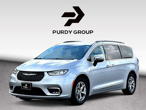 Used 2023 Chrysler Pacifica Limited image 4