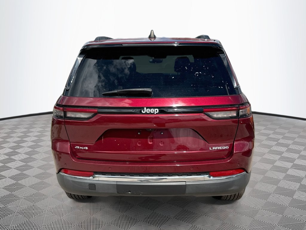 Used 2024 Jeep Grand Cherokee Laredo X AWD/4WD image 7