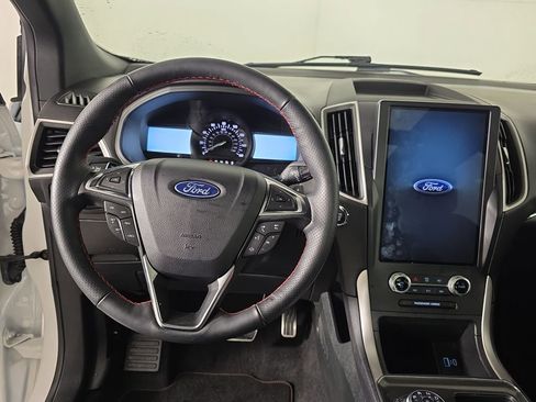 Used 2024 Ford Edge ST-Line w/ Class II Trailer Tow Package AWD/4WD image 9